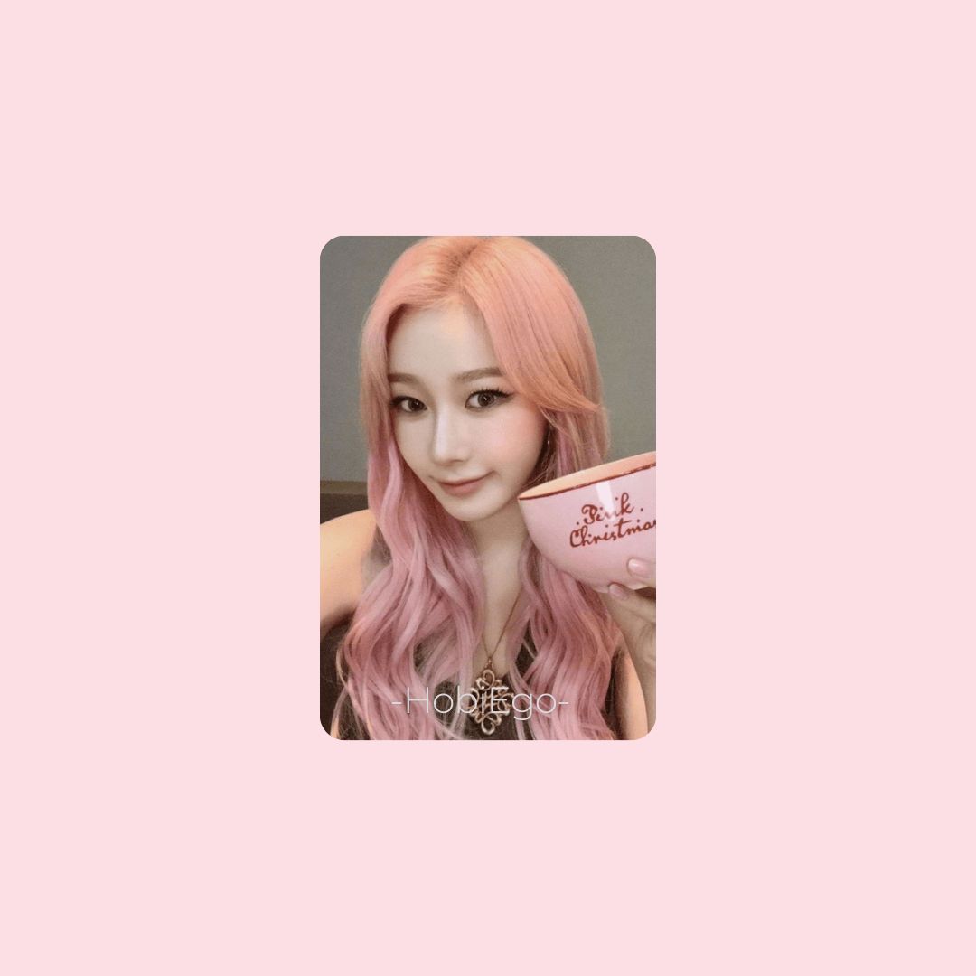 AESPA 2024 Pink Christmas Photocards – Photocards (Giselle 1 / / ) | HobiEgo