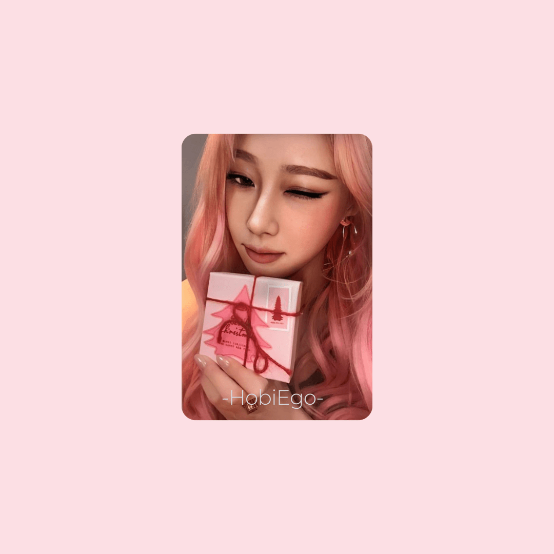 AESPA 2024 Pink Christmas Photocards – Photocards (Giselle 3 / / ) | HobiEgo
