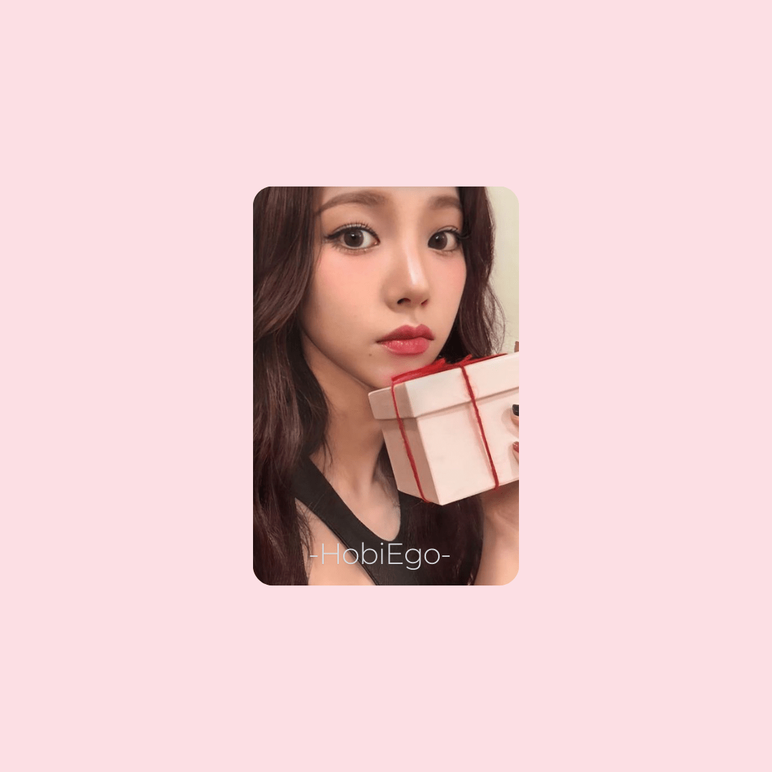 AESPA 2024 Pink Christmas Photocards – Photocards (Karina 2 / / ) | HobiEgo