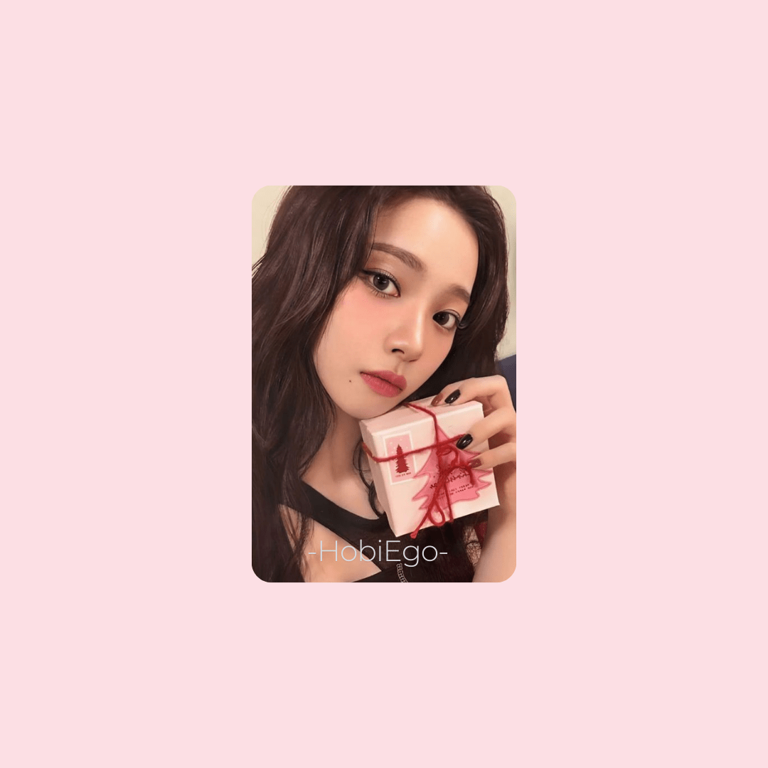 AESPA 2024 Pink Christmas Photocards – Photocards (Karina 3 / / ) | HobiEgo