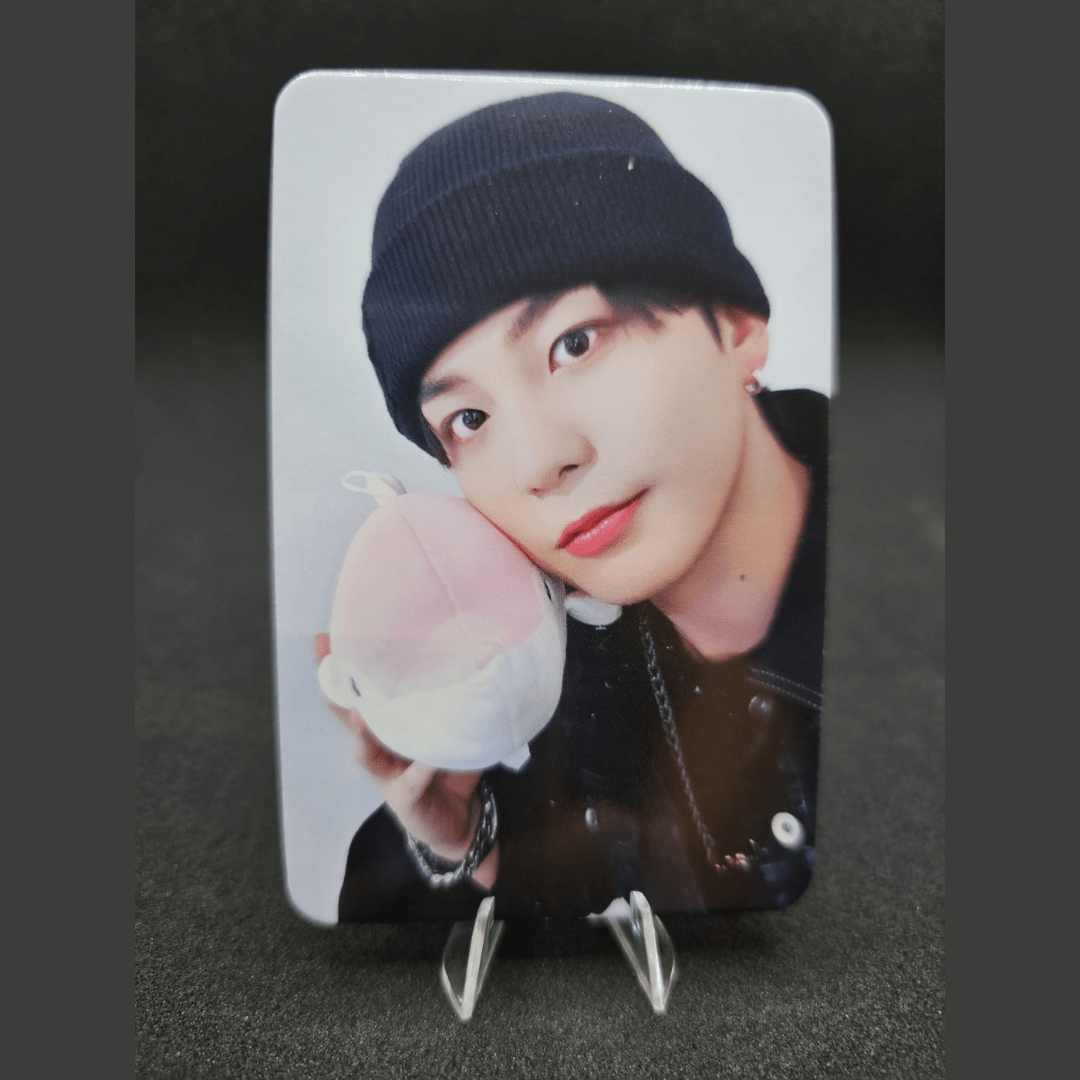 ATEEZ 10th Mini Album GOLDEN HOUR : Part.1 APPLE MUSIC Photocards – Photocards (Jongho / / ) | HobiEgo
