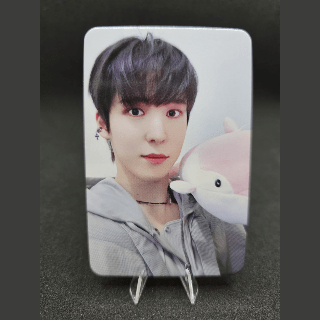 ATEEZ 10th Mini Album GOLDEN HOUR : Part.1 APPLE MUSIC Photocards – Photocards (Yunho / / ) | HobiEgo