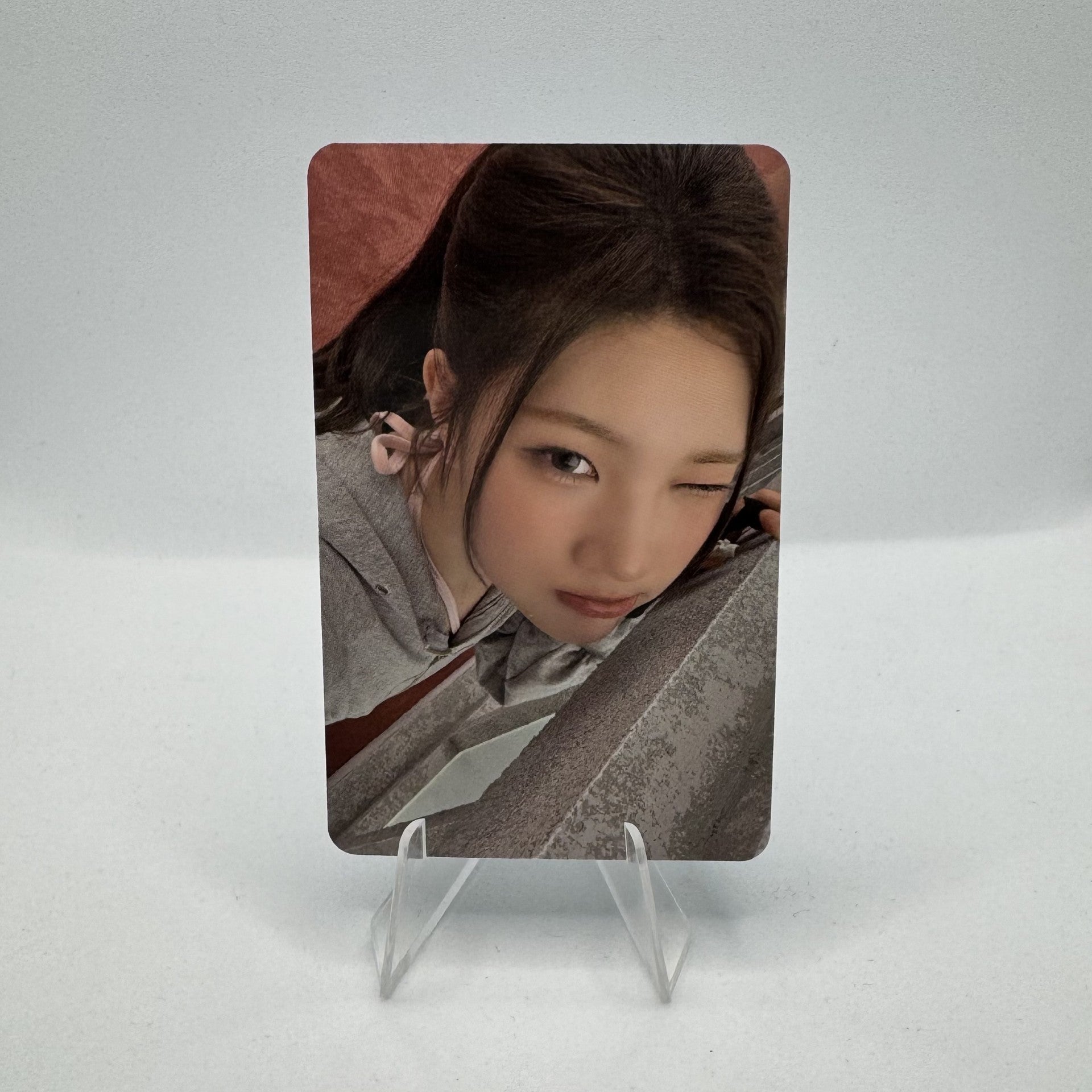 Hearts2Hearts 1st Mini Album FOCUS APPLE MUSIC Photocards – photocard (Juun / / ) | HobiEgo