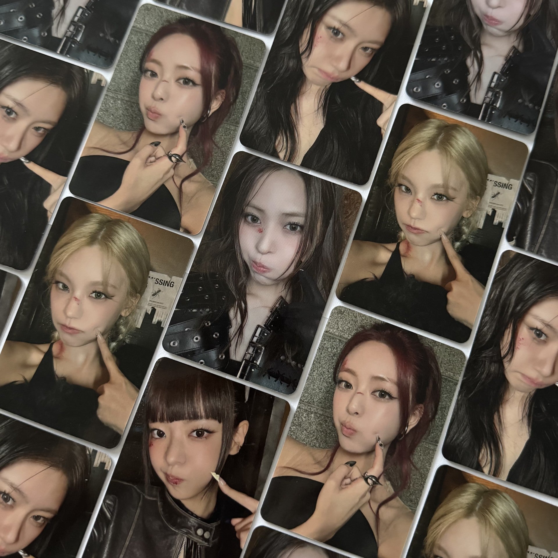 ITZY 11th Mini Album TUNNEL VISION APPLE MUSIC Photocards – photocard (Yeji 1 / / ) | HobiEgo