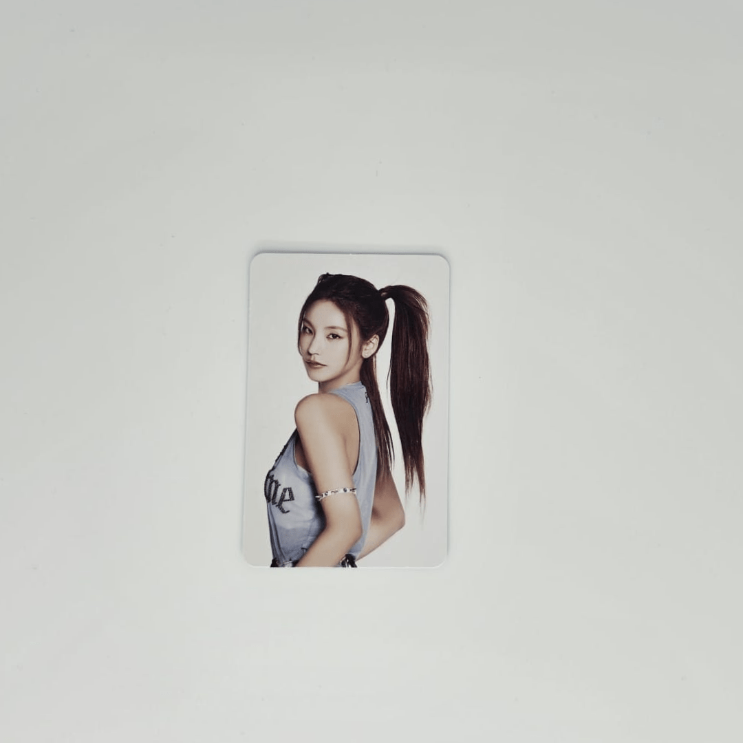 ITZY KILL MY DOUBT Pop - Up Store Official Trading Cards – Photocards (Yeji 4 / / ) | HobiEgo
