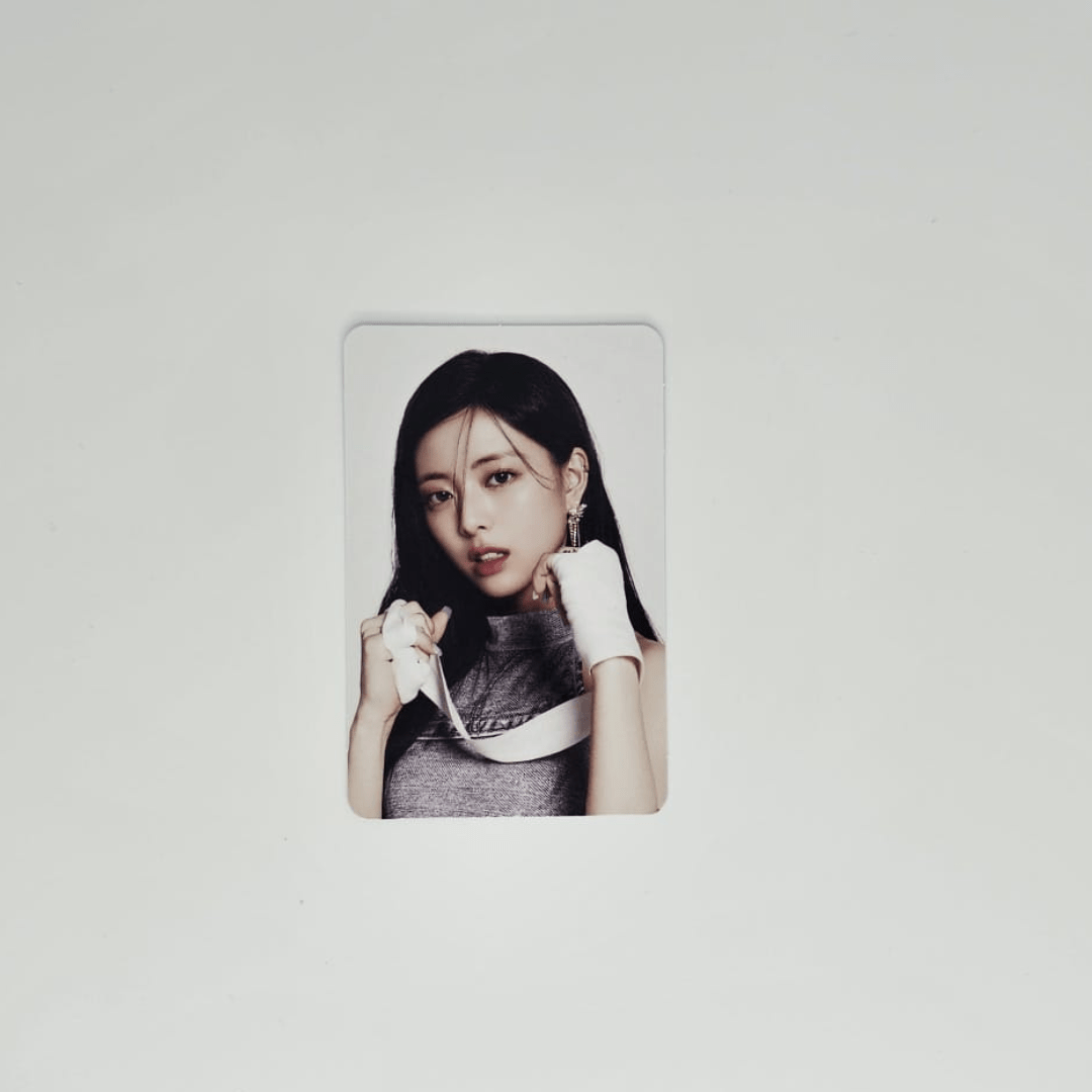 ITZY KILL MY DOUBT Pop - Up Store Official Trading Cards – Photocards (Yuna 1 / / ) | HobiEgo