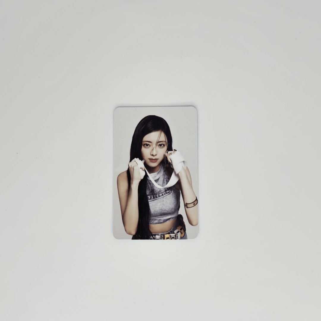 ITZY KILL MY DOUBT Pop - Up Store Official Trading Cards – Photocards (Yuna 2 / / ) | HobiEgo