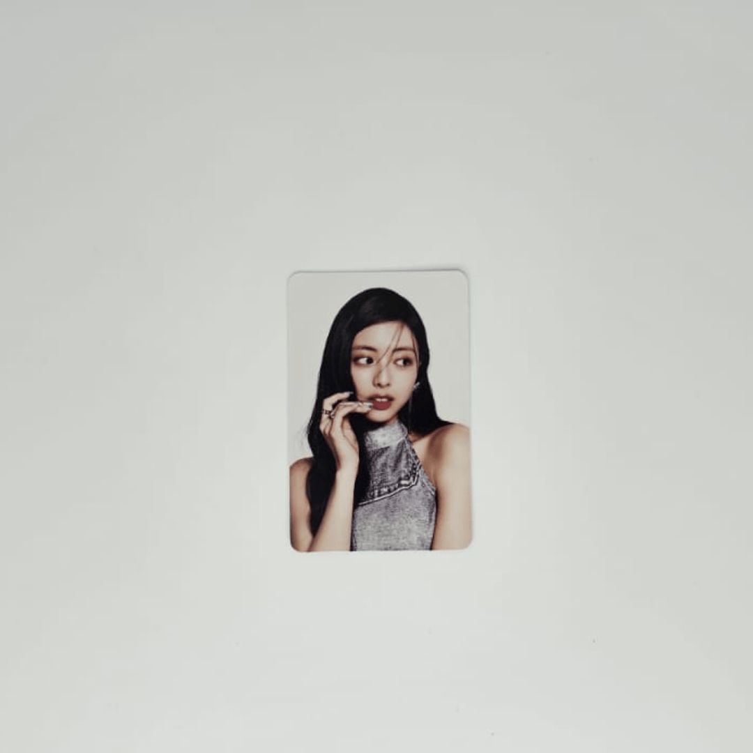 ITZY KILL MY DOUBT Pop - Up Store Official Trading Cards – Photocards (Yuna 4 / / ) | HobiEgo