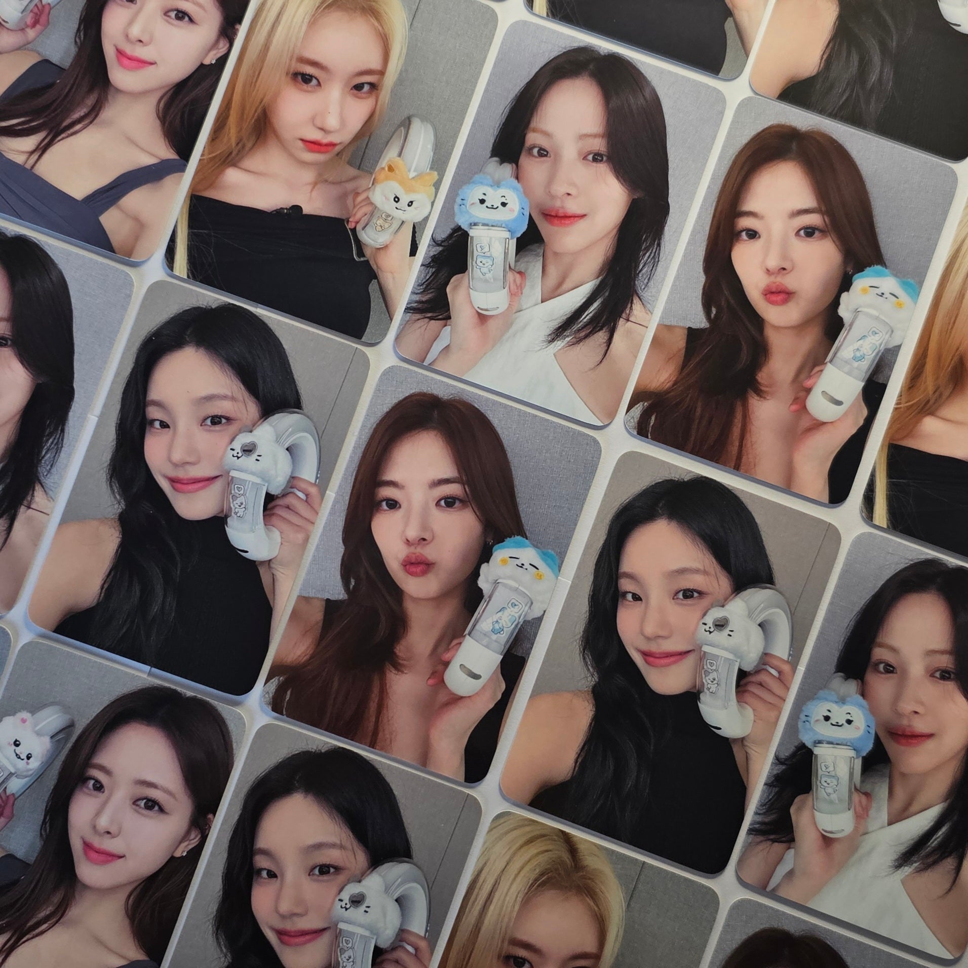 ITZY Official Lightstick WITHMUU Photocards – photocard (Yeji / / ) | HobiEgo