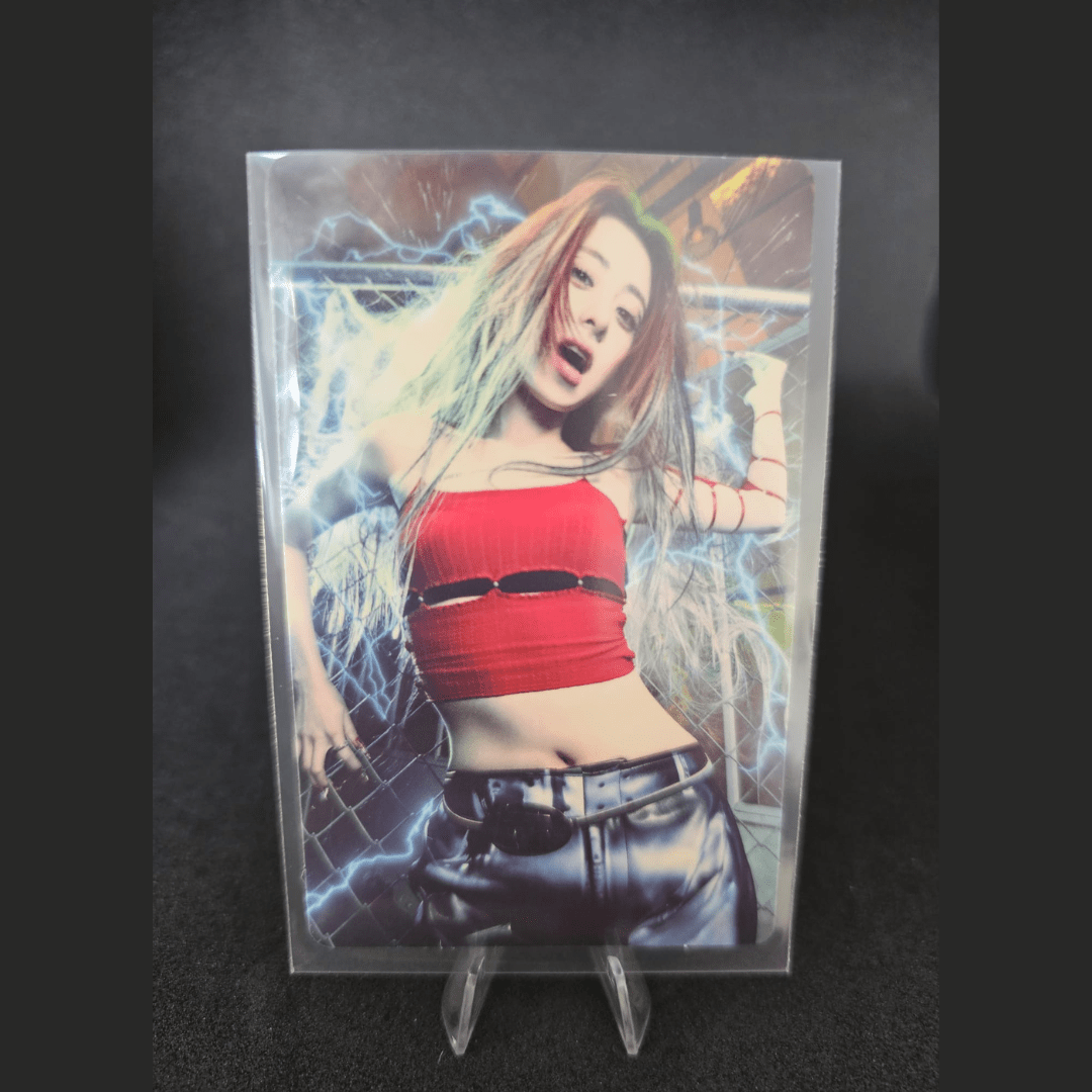 LE SSERAFIM 4th Mini Album CRAZY Weverse Shop Photocards – Photocards (Huh Yunjin / / ) | HobiEgo