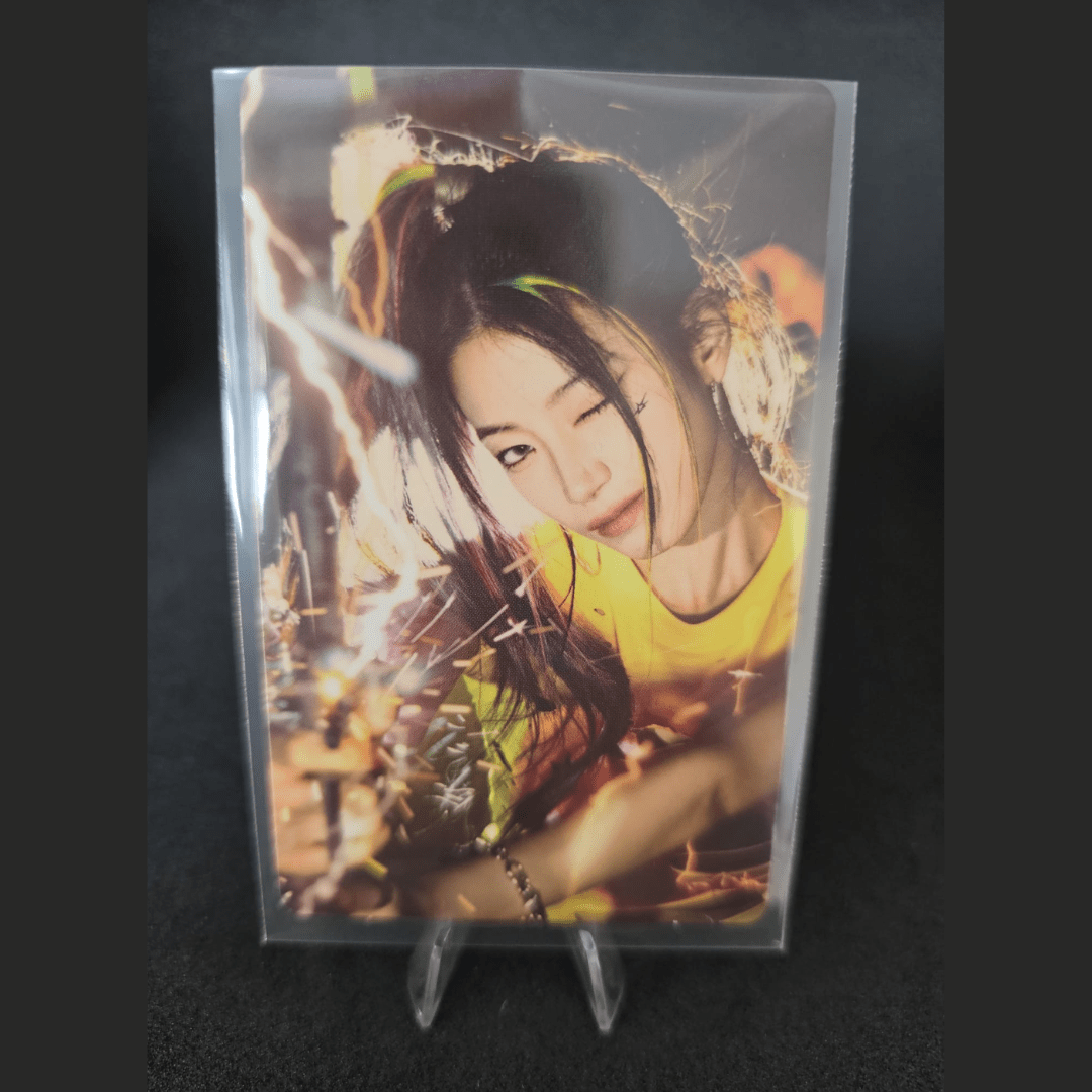 LE SSERAFIM 4th Mini Album CRAZY Weverse Shop Photocards – Photocards (Kazuha / / ) | HobiEgo