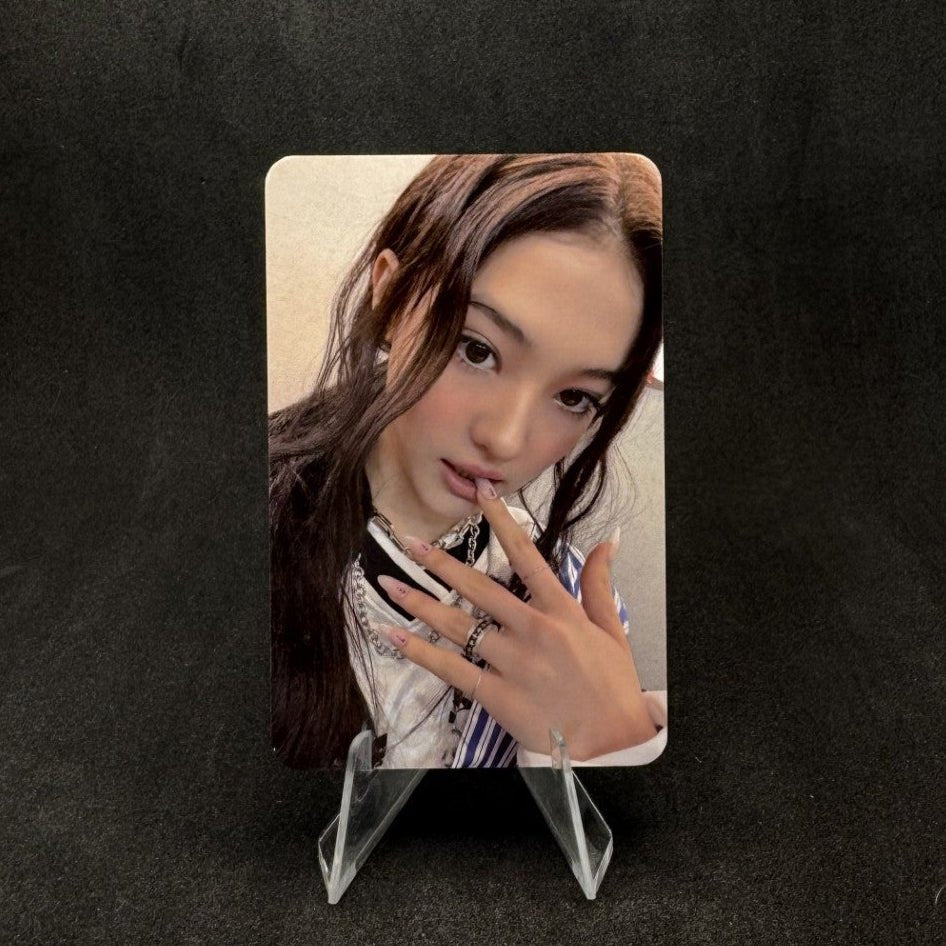 MEOVV 1st EP Album MY EYES OPEN VVIDE YG Select Photocard – Photocards (Ella 1 / / ) | HobiEgo