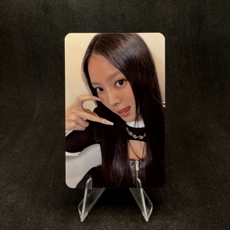MEOVV 1st EP Album MY EYES OPEN VVIDE YG Select Photocard – Photocards (Narin 1 / / ) | HobiEgo
