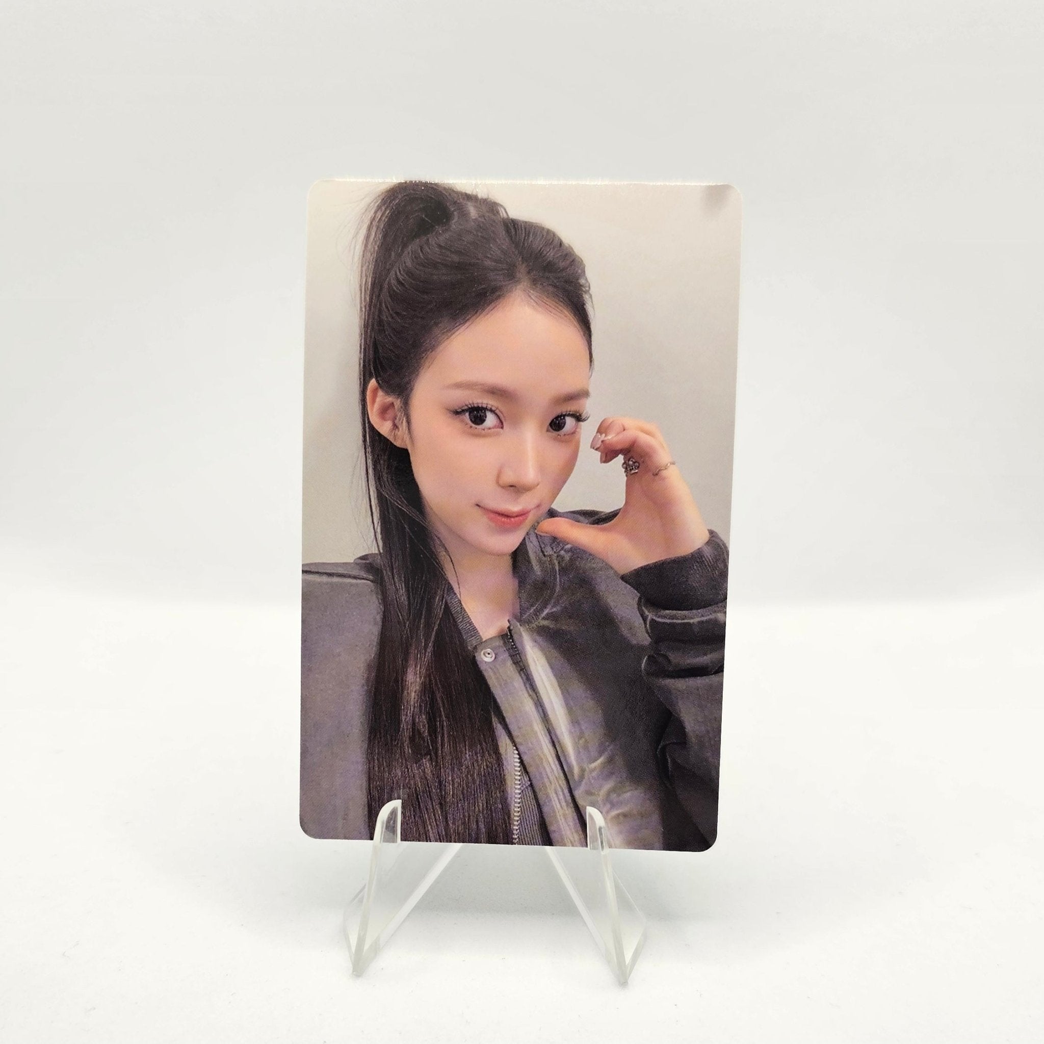 MEOVV Official Lightstick Photocards – photocard (Narin / / ) | HobiEgo