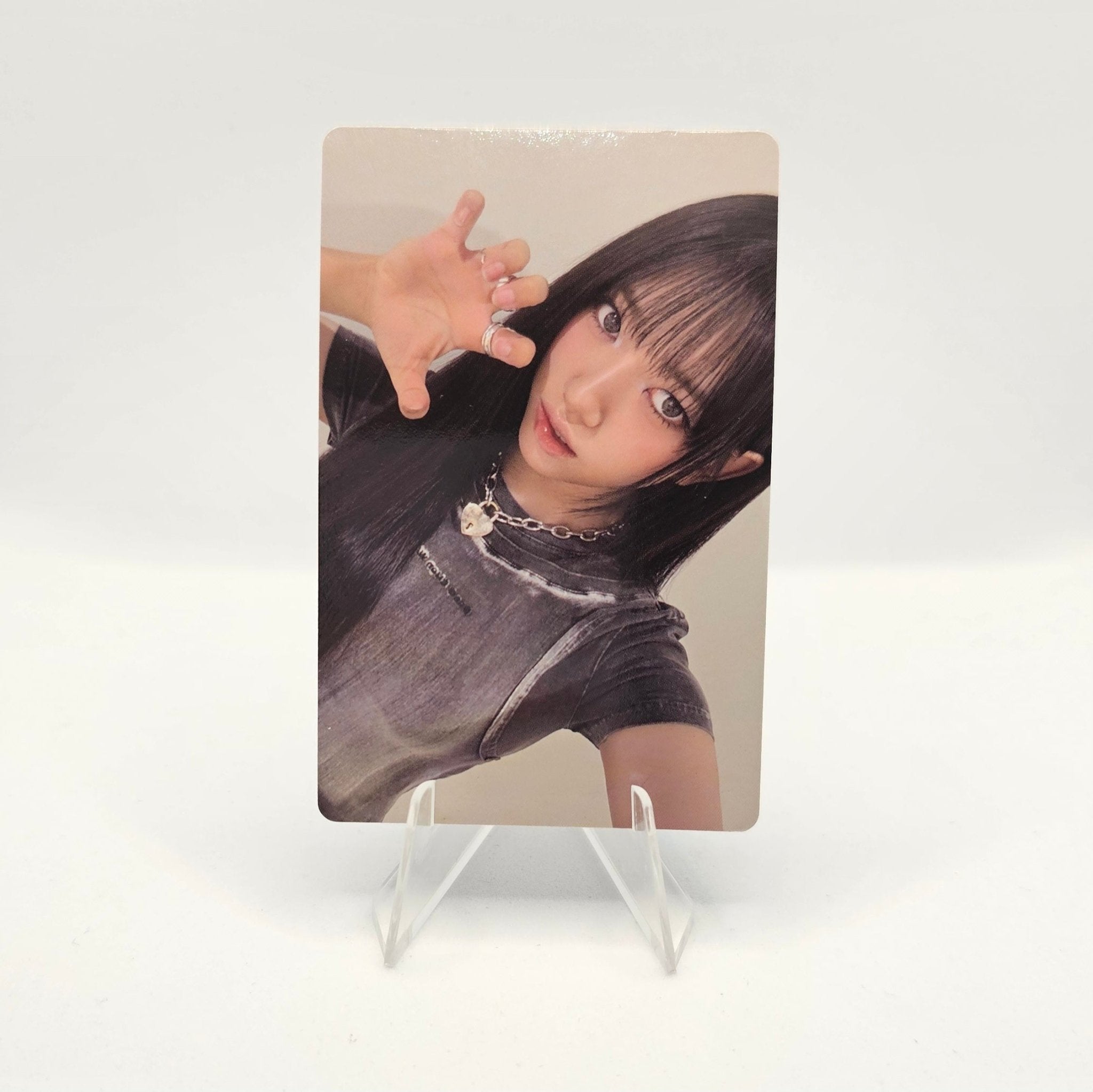 MEOVV Official Lightstick Photocards – photocard (Sooin / / ) | HobiEgo