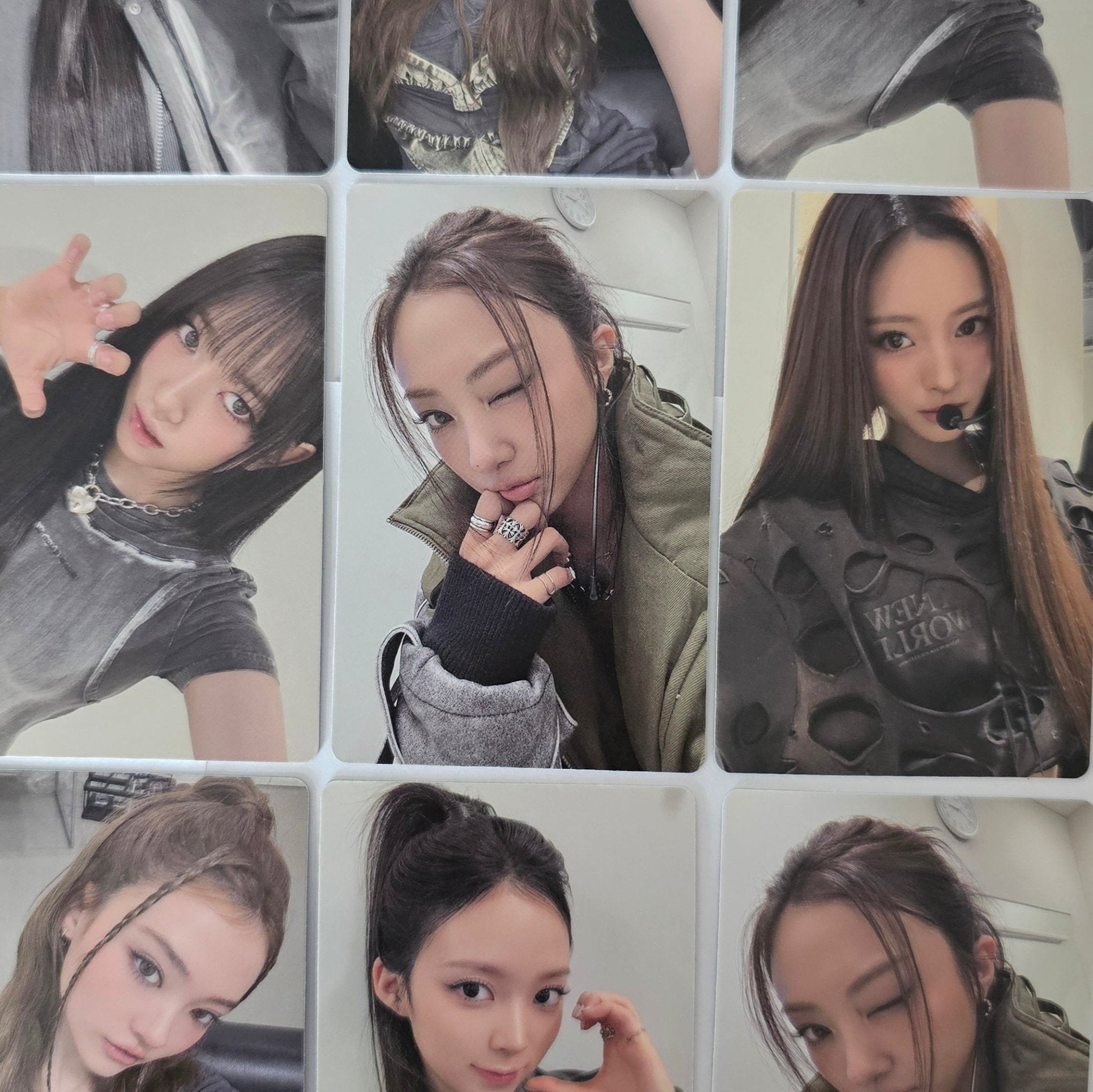 MEOVV Official Lightstick Photocards – photocard (Sooin / / ) | HobiEgo