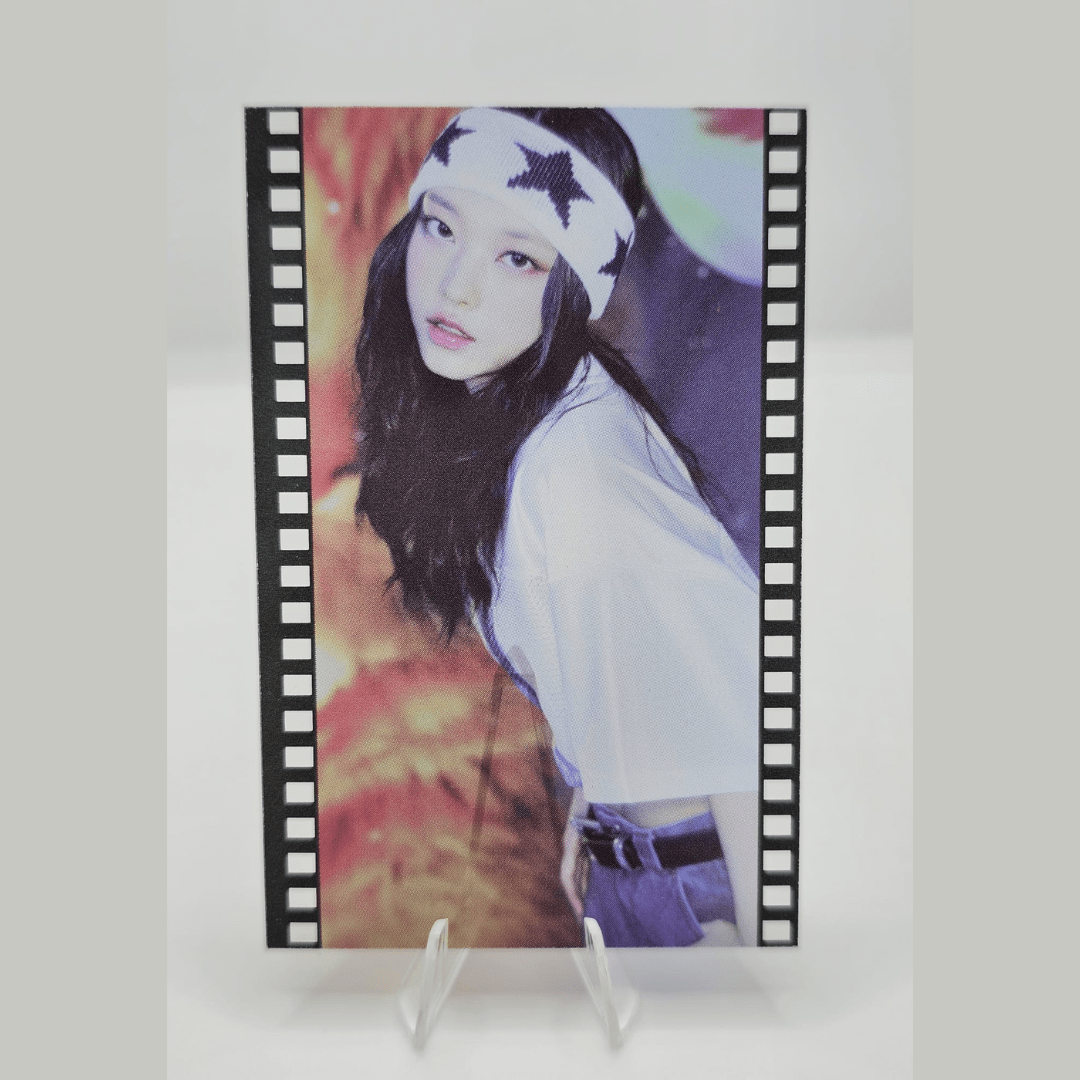 NewJeans Double Single Supernatural Aladin Film Photocards – Photocards (Haerin / / ) | HobiEgo