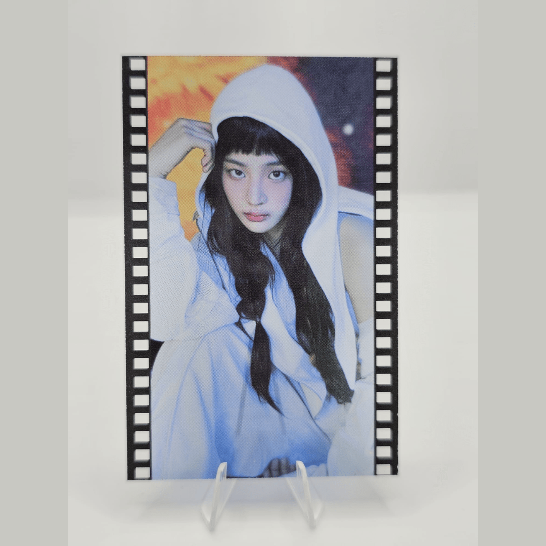 NewJeans Double Single Supernatural Aladin Film Photocards – Photocards (Minji / / ) | HobiEgo