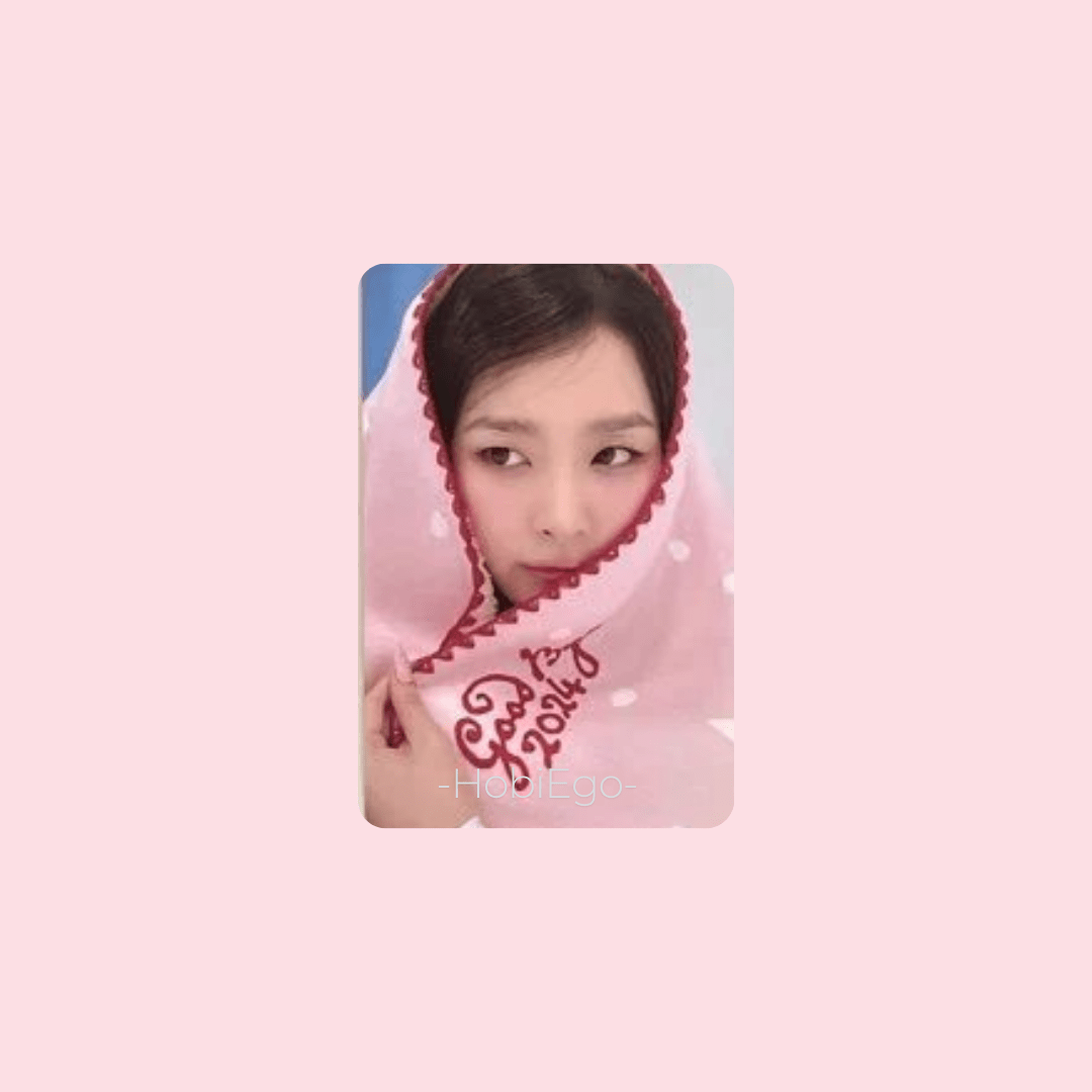 RED VELVET 2024 Pink Christmas Photocards – Photocards (Seulgi 1 / / ) | HobiEgo