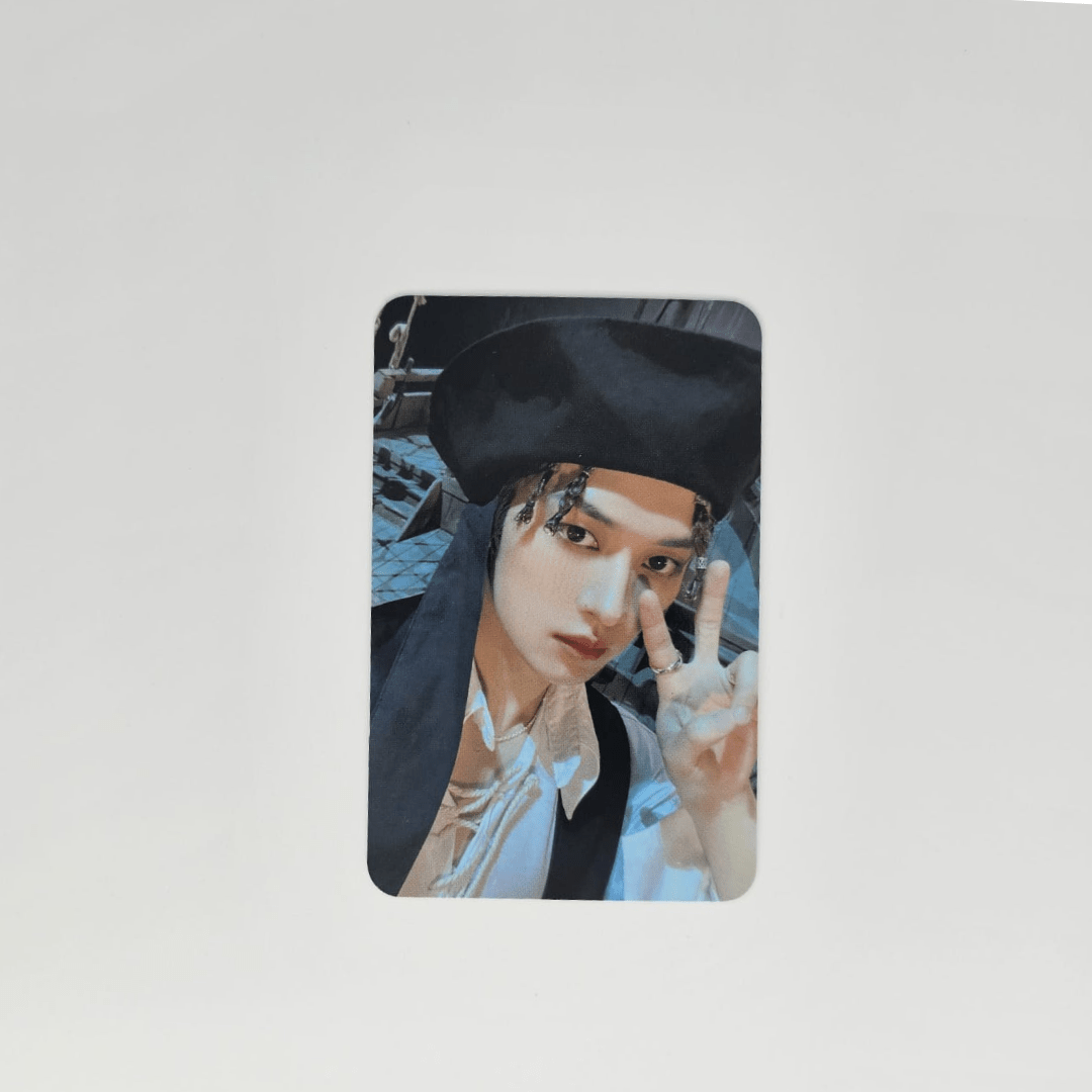 STRAY KIDS 8th Mini Album 樂 - STAR JYP SHOP Photocards – Photocards (Lee Know / / ) | HobiEgo