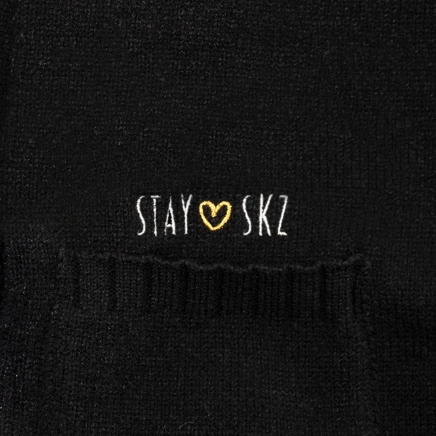 Stray Kids XMAS Pop - Up Cardigan Produced by Lee Know – Clothing ( / / ) | HobiEgo