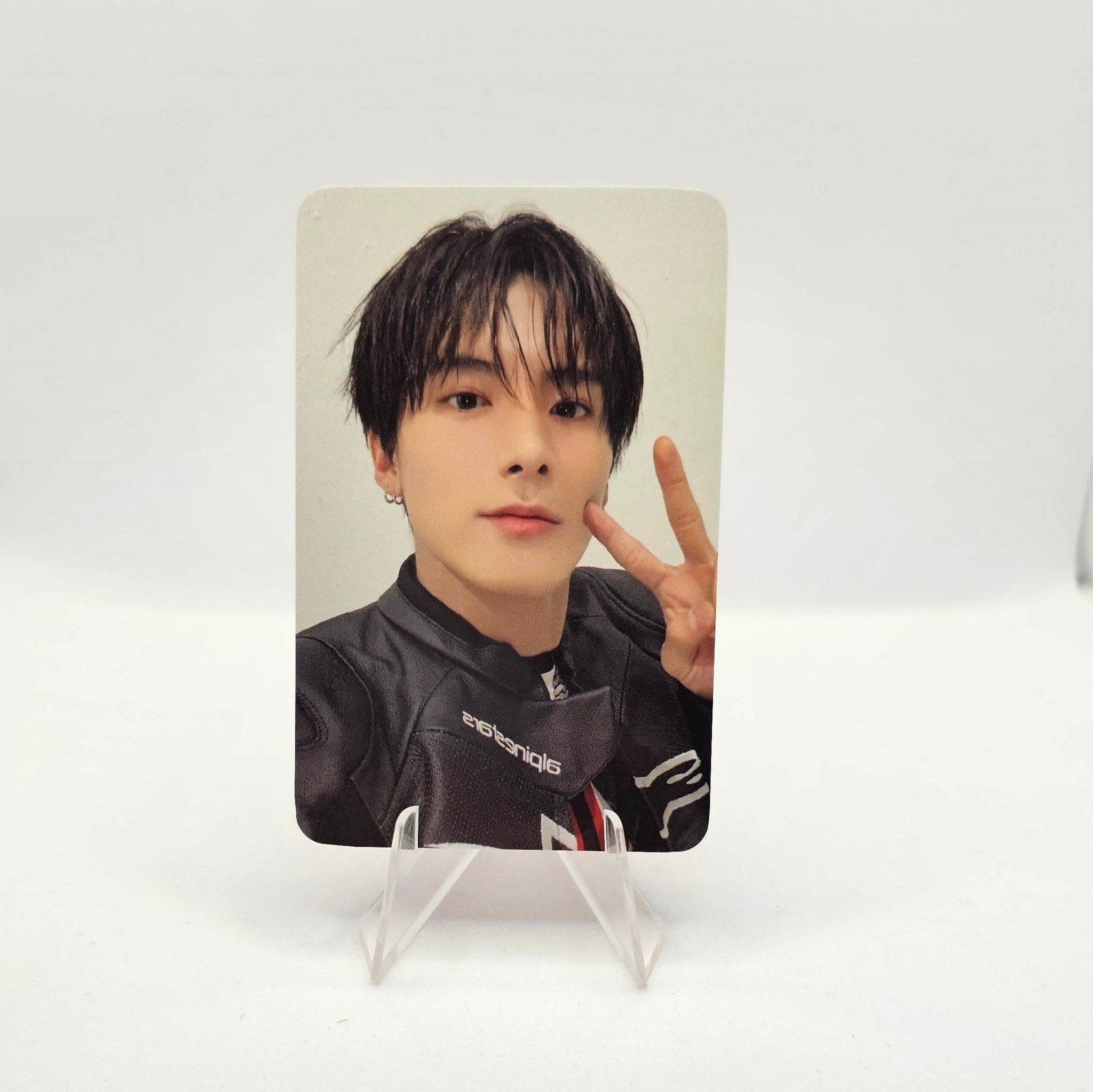 THE BOYZ THE FAST 2025 Season's Greetings Pre - Order Benefit Photocards – photocard (Eric / / ) | HobiEgo