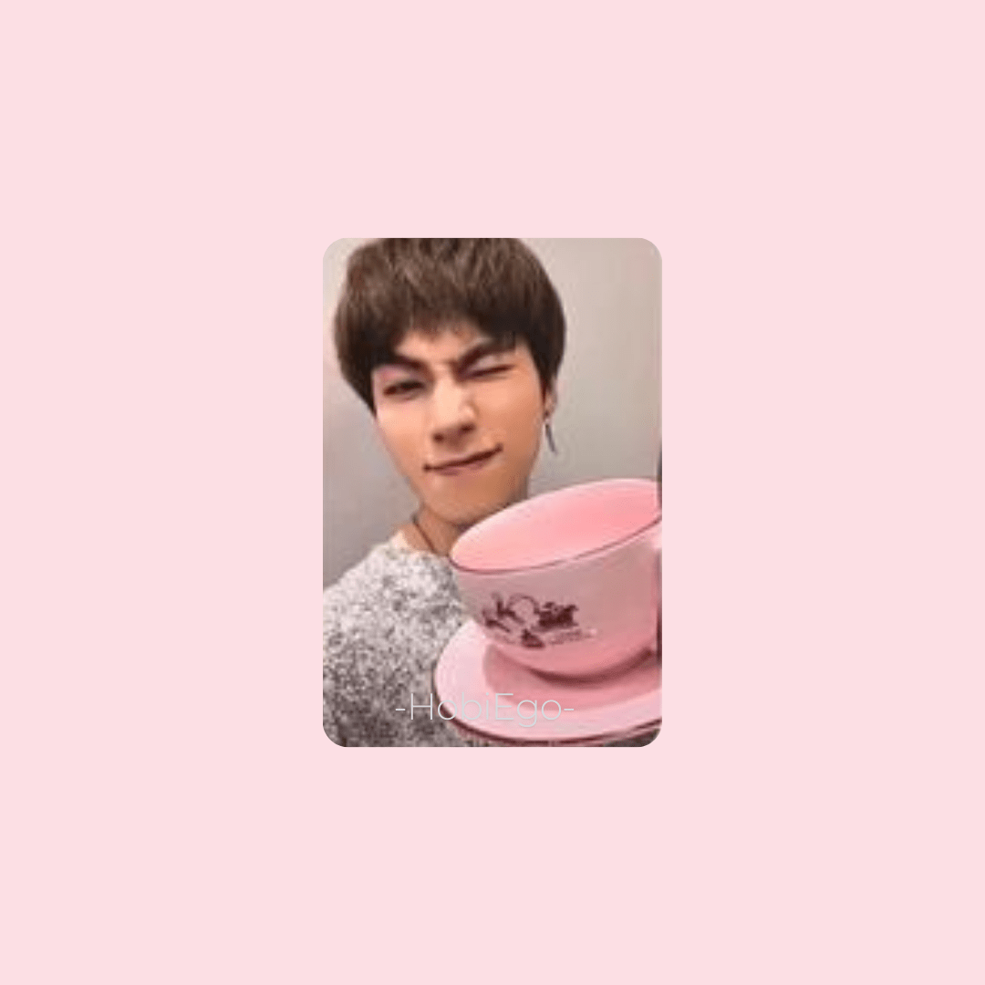 WayV 2024 Pink Christmas Photocards – Photocards (XiaoJun 1 / / ) | HobiEgo