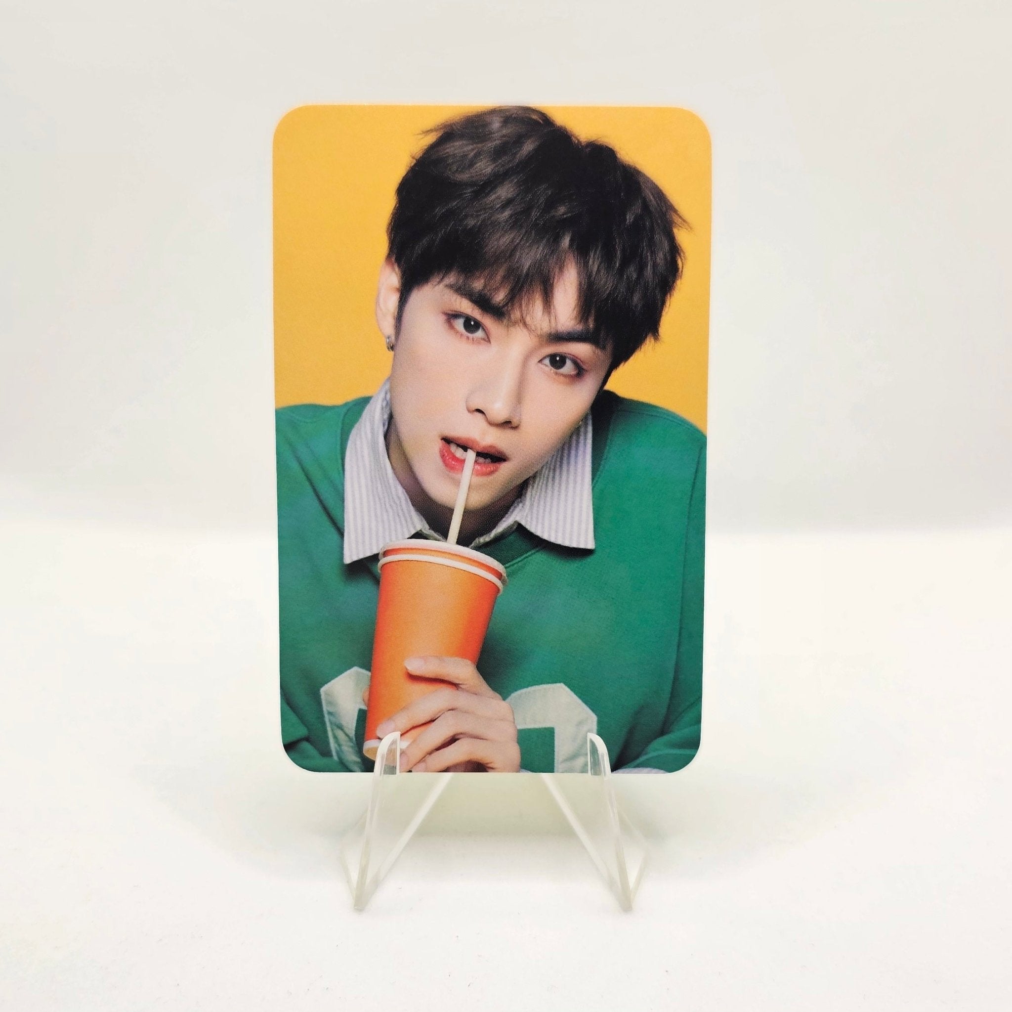 WayV 2025 Season's Greetings Aladin Photocards – photocard (XiaoJun / / ) | HobiEgo