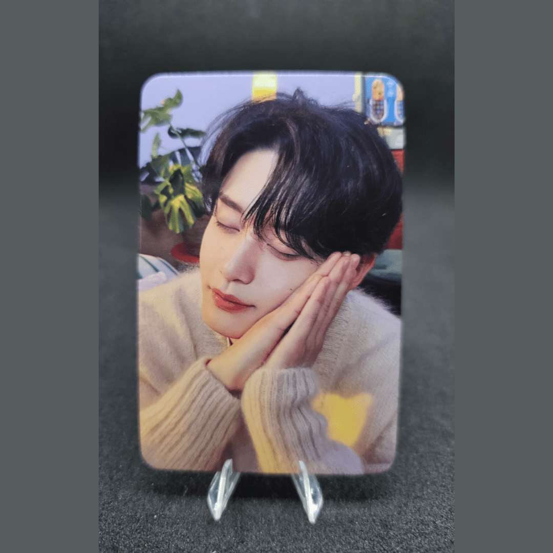 ZEROBASEONE 2024 Season's Greetings Good Night APPLE MUSIC Photocards – Photocards (Kim Ji Woong / / ) | HobiEgo