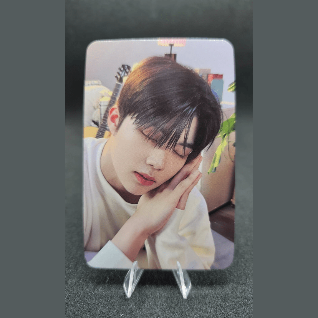 ZEROBASEONE 2024 Season's Greetings Good Night APPLE MUSIC Photocards – Photocards (Park Gun Wook / / ) | HobiEgo