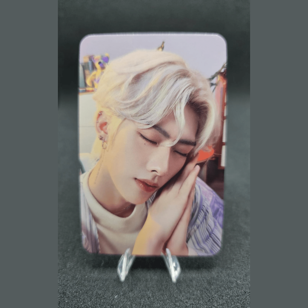 ZEROBASEONE 2024 Season's Greetings Good Night APPLE MUSIC Photocards – Photocards (Ricky / / ) | HobiEgo