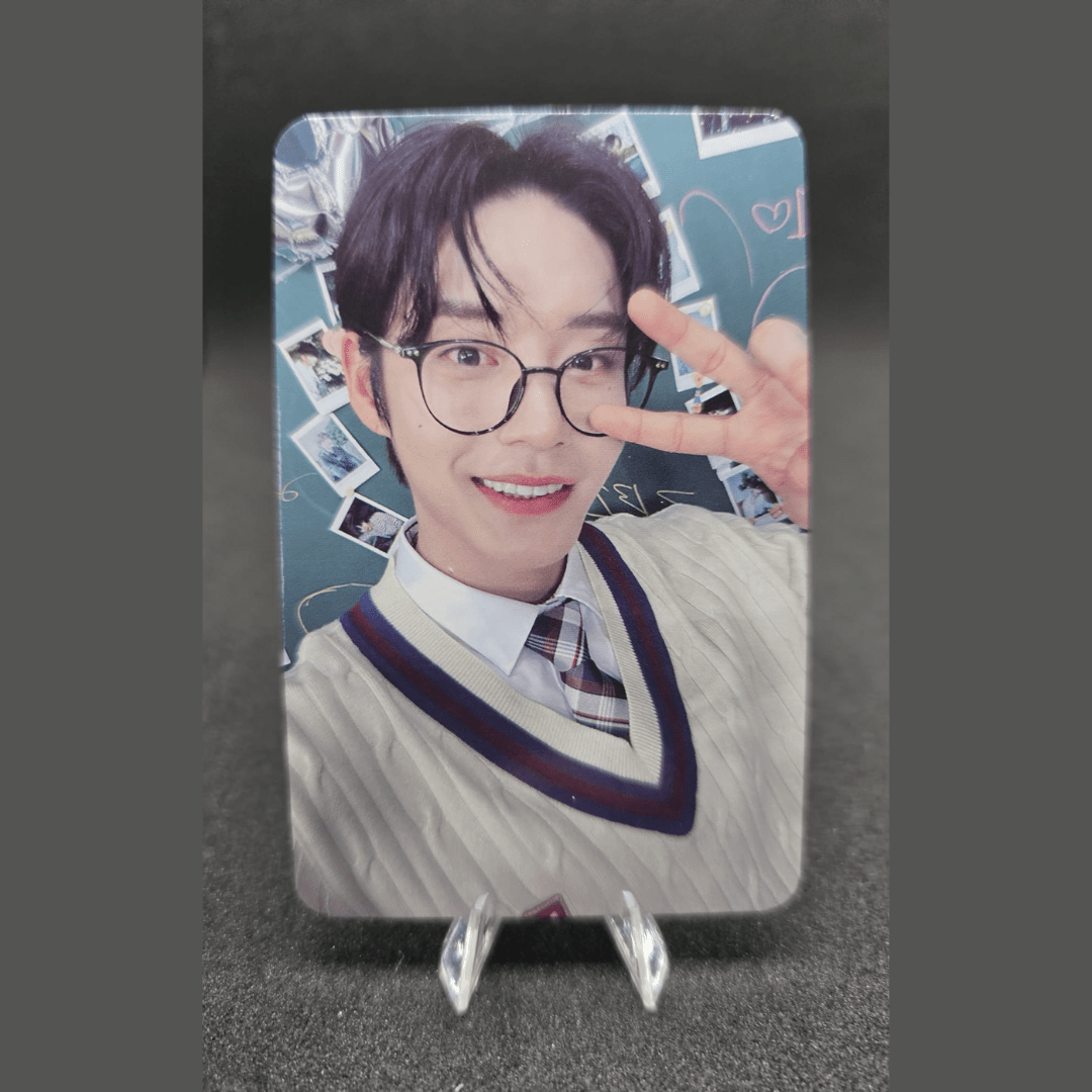 ZEROBASEONE 2nd Mini Album MELTING POINT JumpUp Photocards – Photocards (Kim Ji Woong / / ) | HobiEgo