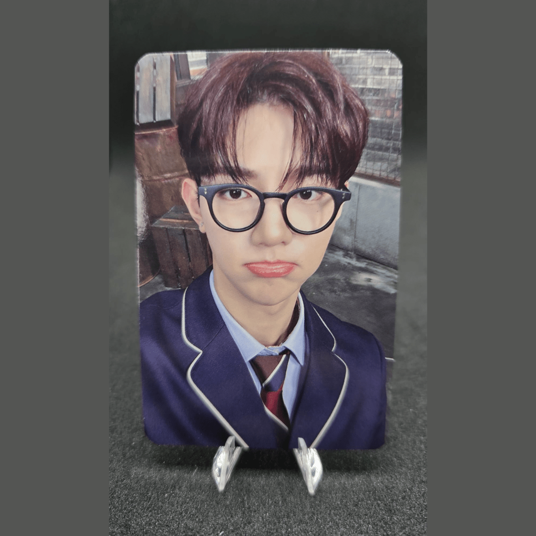 ZEROBASEONE 2nd Mini Album MELTING POINT JumpUp Photocards – Photocards (Zhang Hao / / ) | HobiEgo