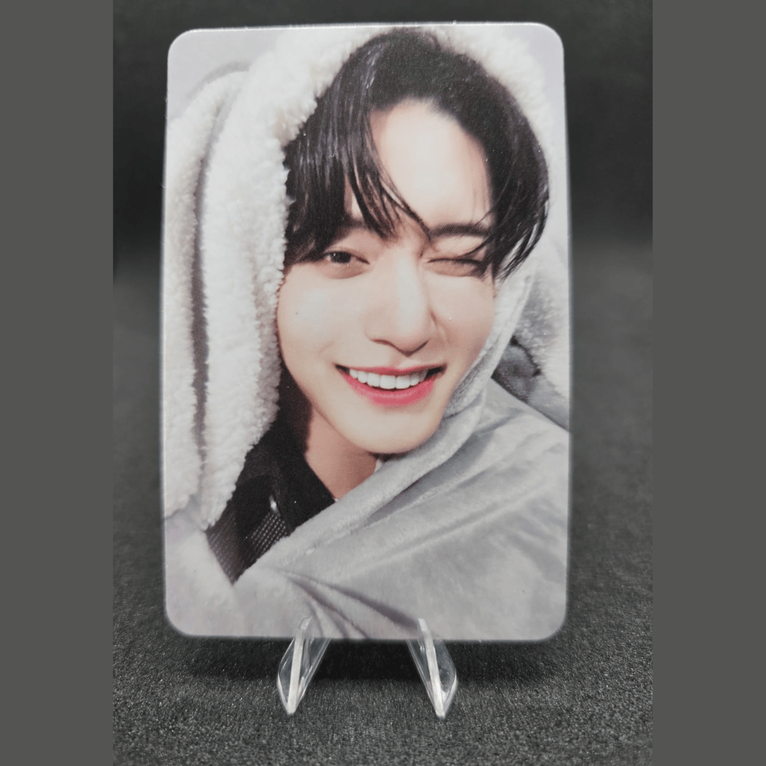 ZEROBASEONE 2nd Mini Album MELTING POINT MAKESTAR Digipack Photocards – Photocards (Kim Ji Woong / / ) | HobiEgo