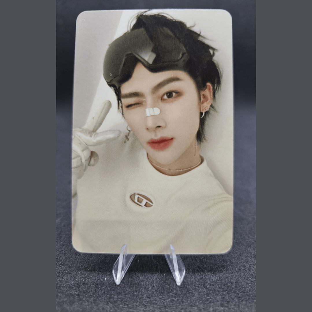 ZEROBASEONE 4th Mini Album CINEMA PARADISE APPLE MUSIC Photocards – Photocards (Ricky / / ) | HobiEgo