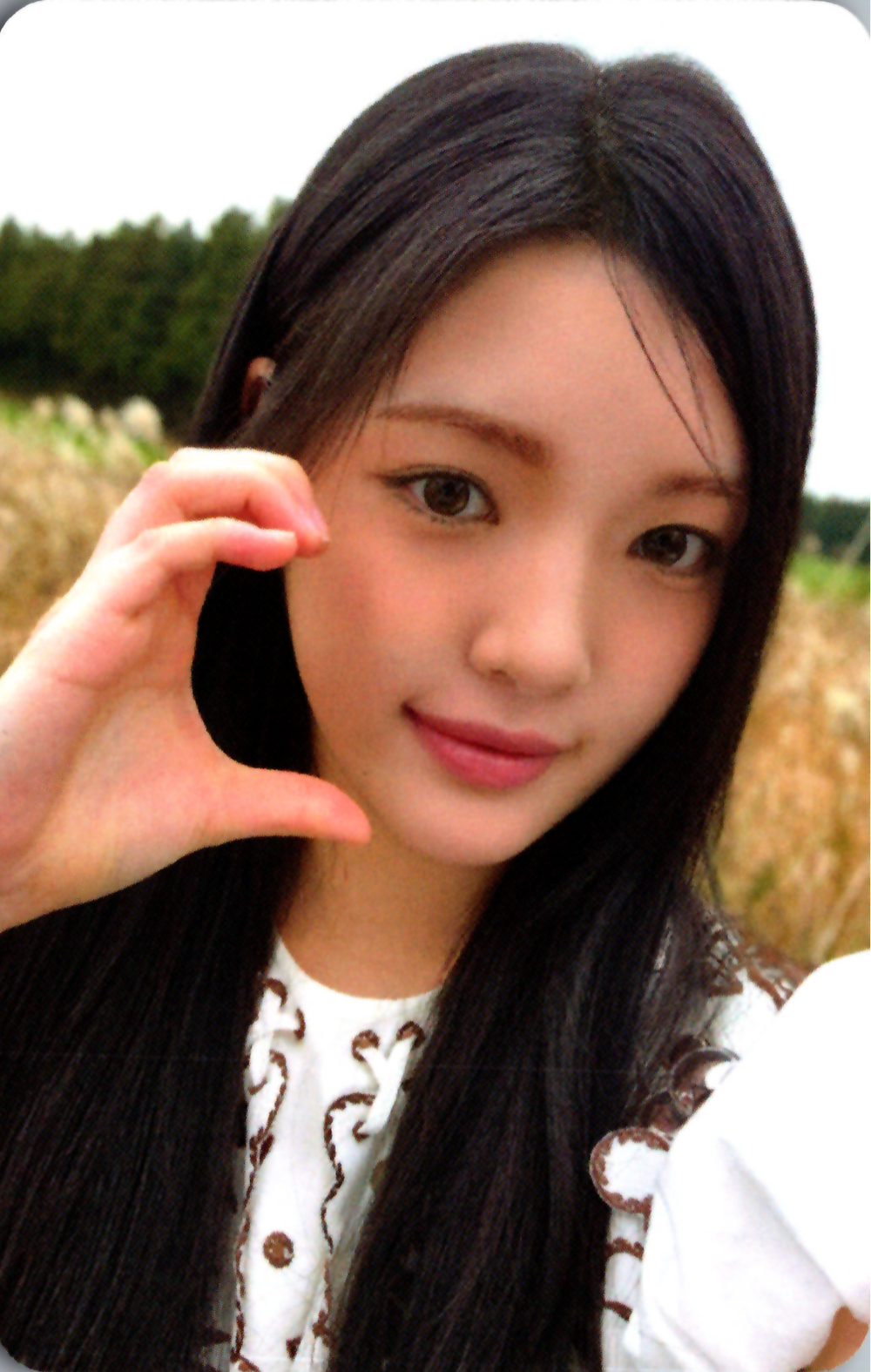 Hearts2Hearts 1st Single Album The Chase APPLE MUSIC Photocards