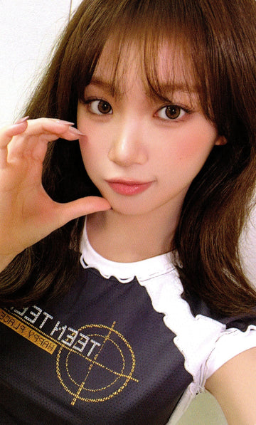 Kim Chaewon Mirror