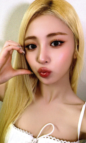 Huh Yunjin Mirror