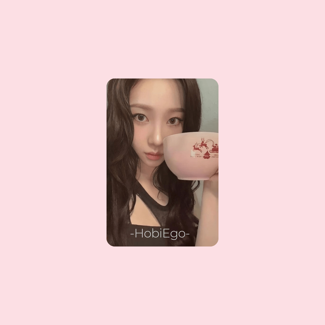 AESPA 2024 Pink Christmas Photocards – Photocards (Karina 1 / / ) | HobiEgo