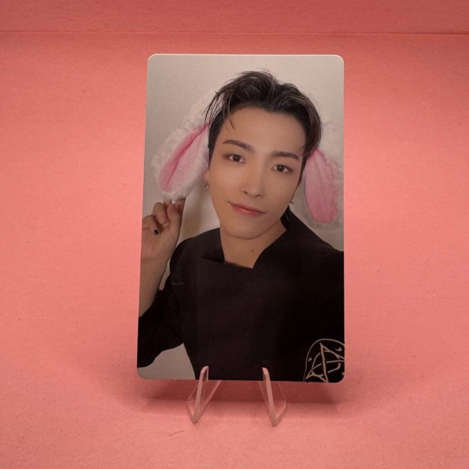 ATEEZ 11th Mini Album GOLDEN HOUR : Part.2 TOKTOQ Digipack Photocards – Photocards (Hongjoong / / ) | HobiEgo