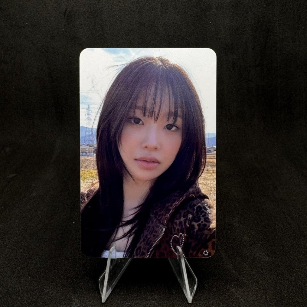 CHUU 3rd Mini Album Only cry in the rain APPLE MUSIC Photocards – Photocards (B / / ) | HobiEgo