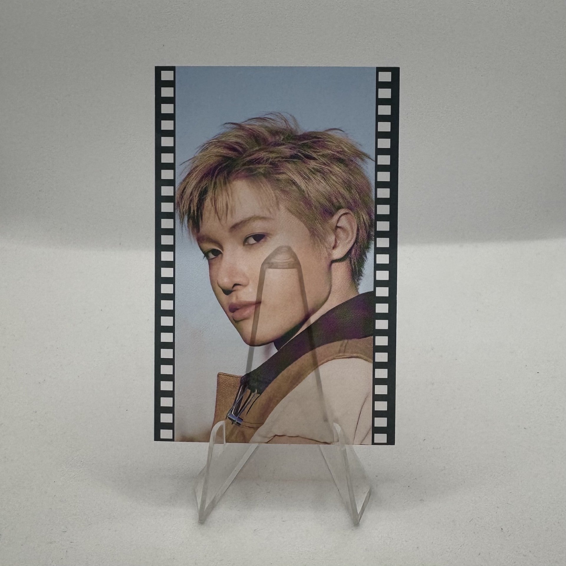 CORTIS 1st EP COLOR OUTSIDE THE LINES Aladin Photocards – photocard (Martin / / ) | HobiEgo