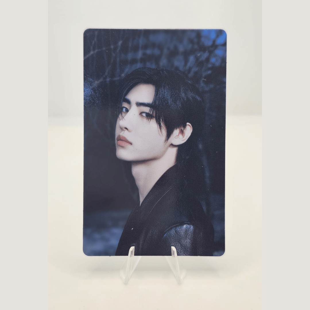ENHYPEN Walk the Line World Tour Official Trading Photocard (SUNGHOON Version) – Photocards (Sunghoon 4 / / ) | HobiEgo
