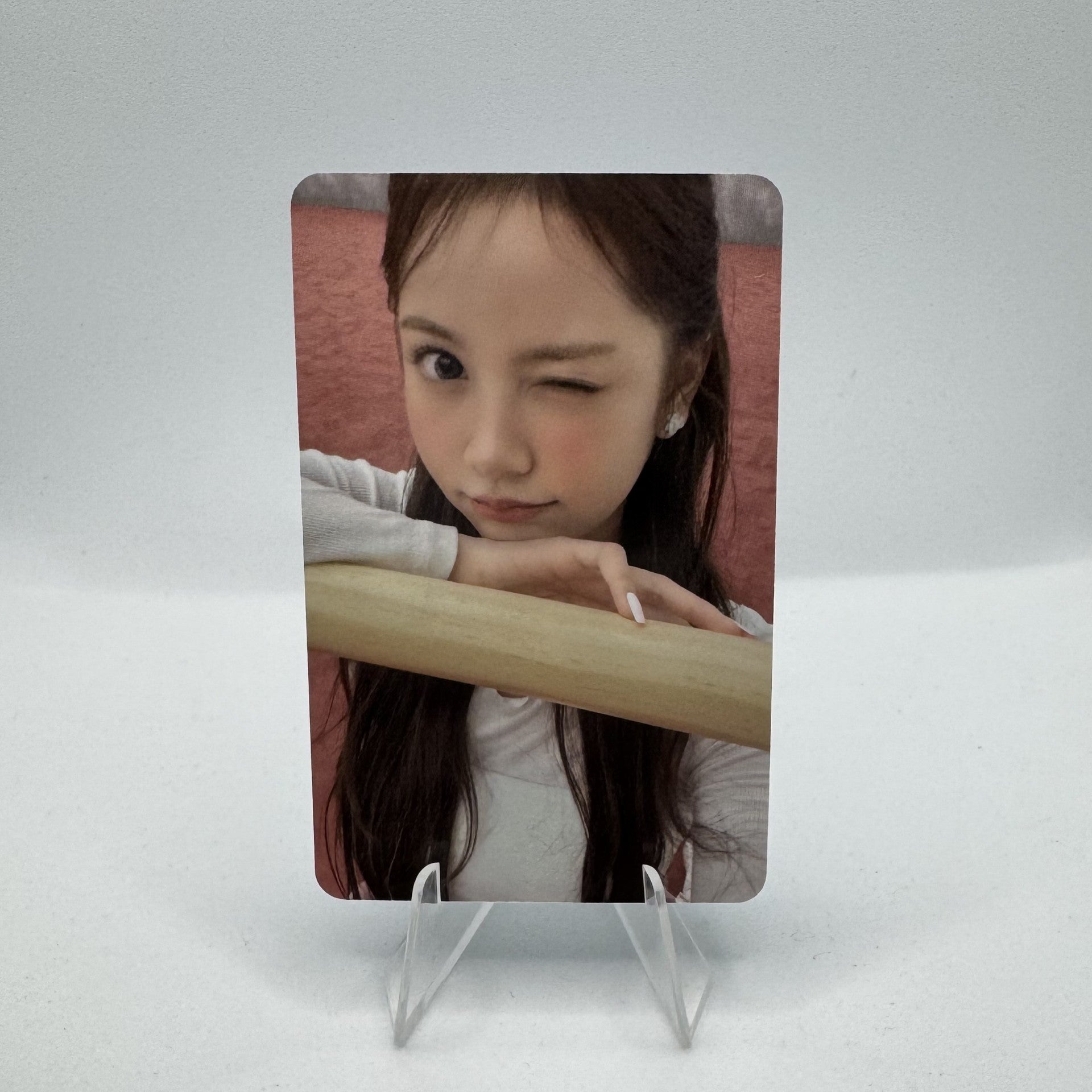 Hearts2Hearts 1st Mini Album FOCUS APPLE MUSIC Photocards – photocard (Carmen / / ) | HobiEgo
