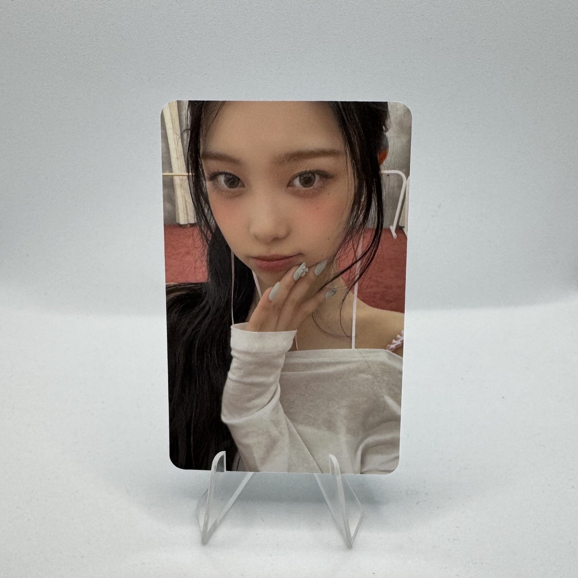 Hearts2Hearts 1st Mini Album FOCUS APPLE MUSIC Photocards – photocard (Ian / / ) | HobiEgo