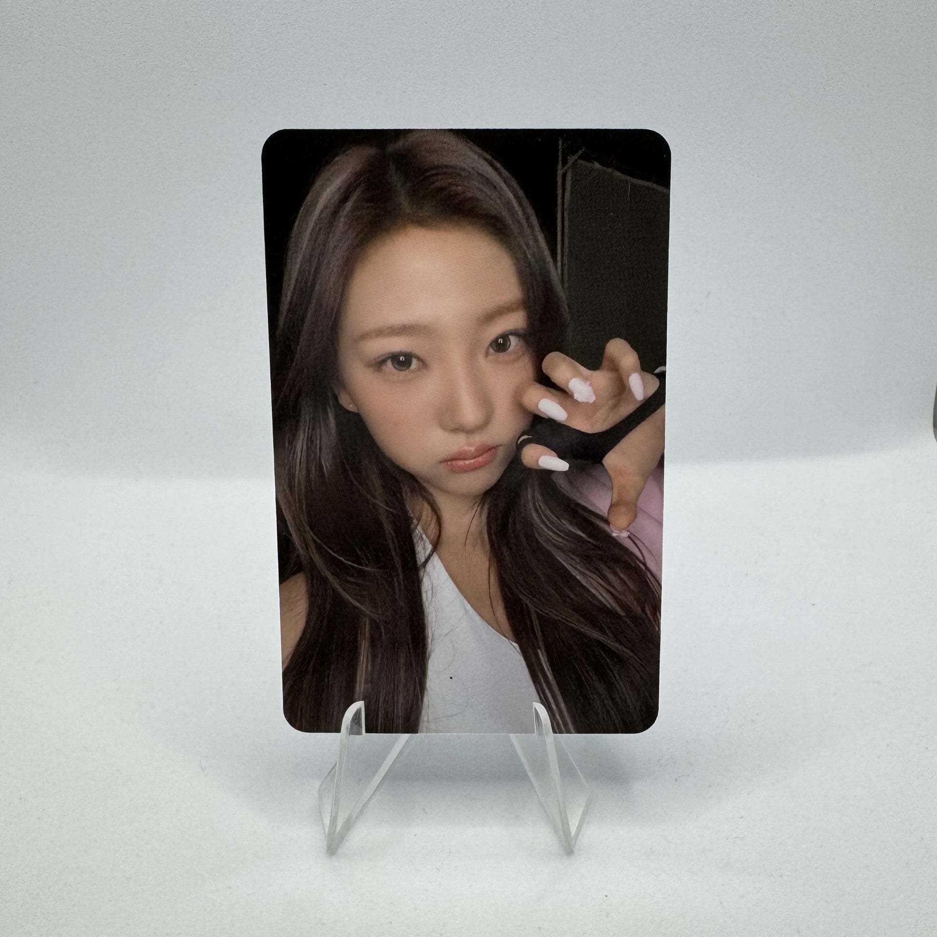 Hearts2Hearts 1st Mini Album FOCUS APPLE MUSIC Photocards – photocard (Stella / / ) | HobiEgo
