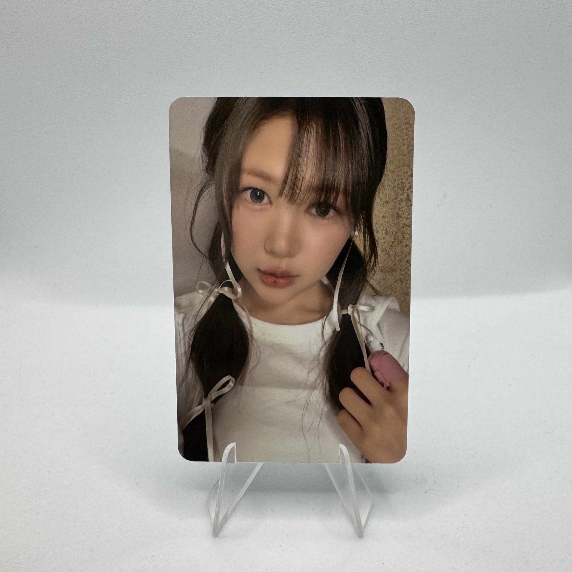Hearts2Hearts 1st Mini Album FOCUS APPLE MUSIC Photocards – photocard (Ye - on / / ) | HobiEgo