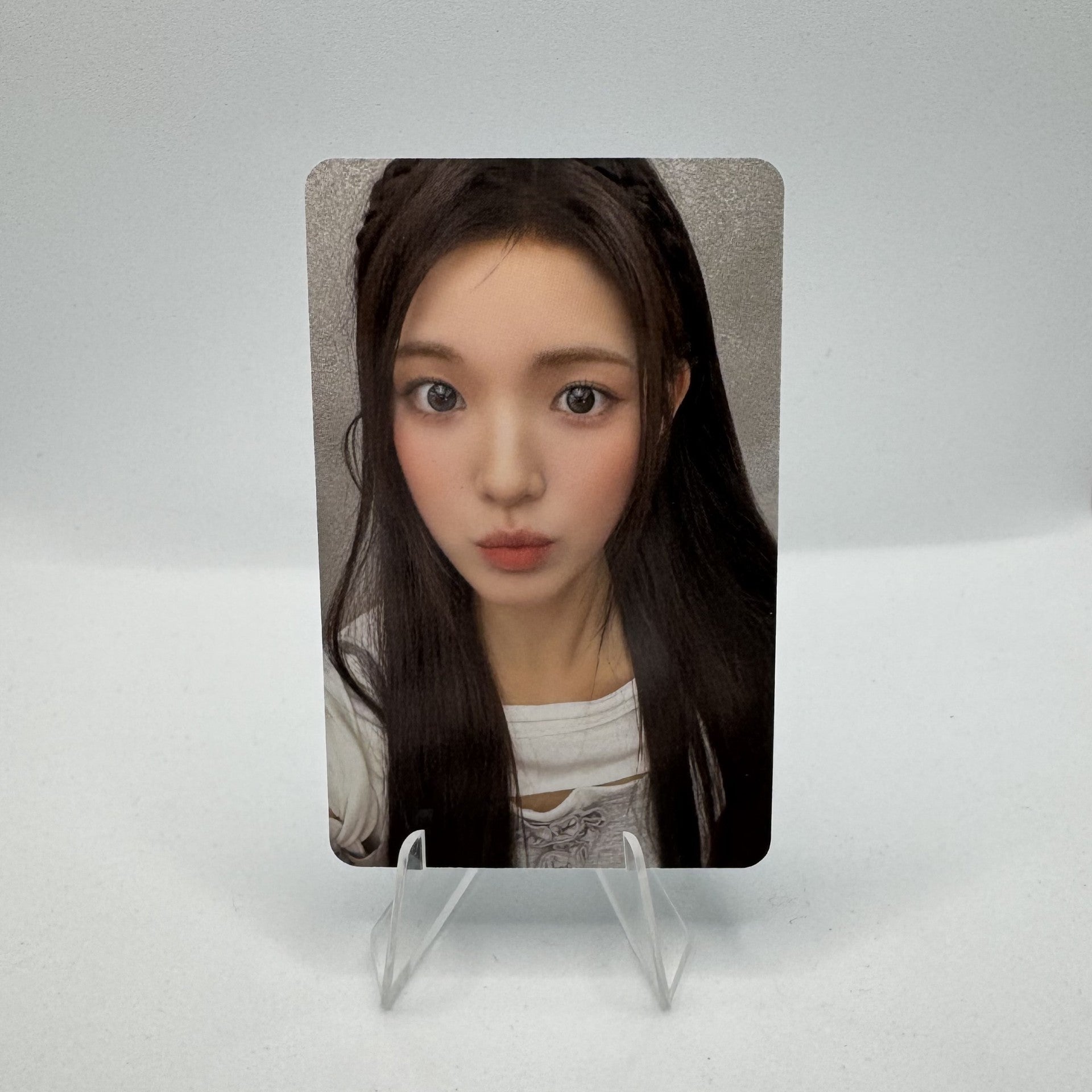 Hearts2Hearts 1st Mini Album FOCUS APPLE MUSIC Photocards – photocard (Yuha / / ) | HobiEgo