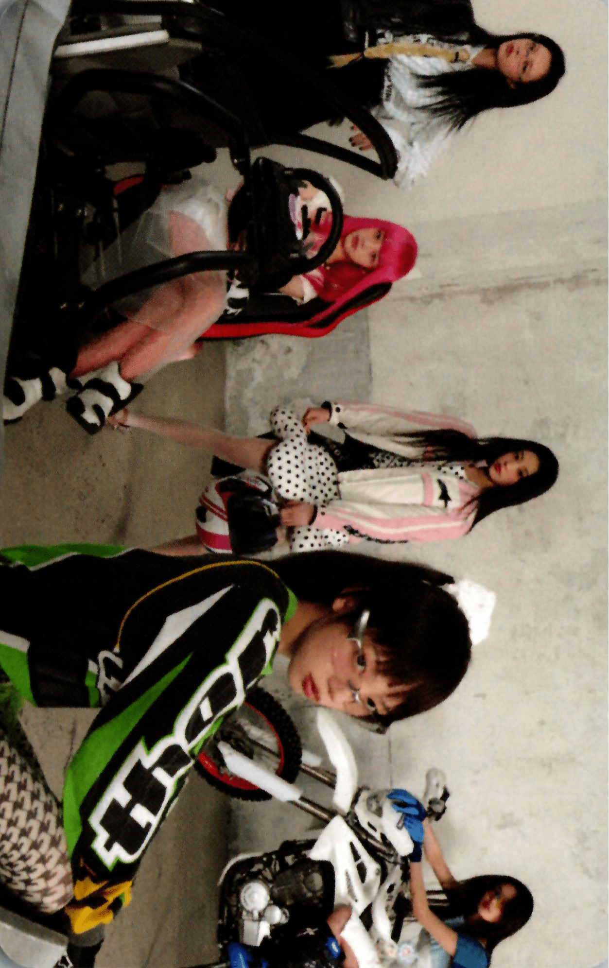 ILLIT 1st Single Album NOT CUTE ANYMORE APPLE MUSIC Photocards – photocard  (Group / / ) | HobiEgo