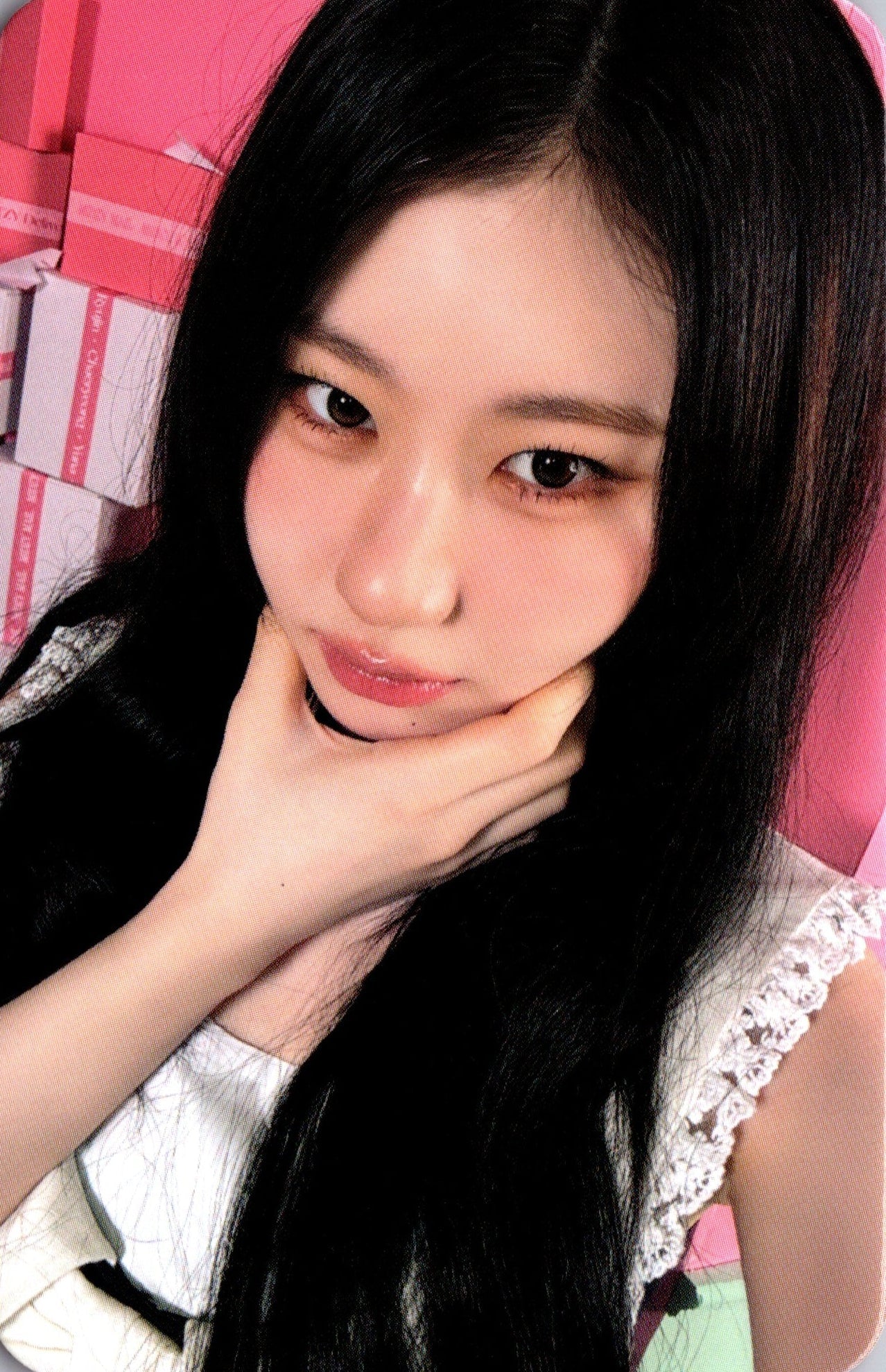 ITZY 2026 Season's Greetings Best Friends Forever Aladin Photocards – photocard  (Chaeryeong / / ) | HobiEgo K - pop Shop
